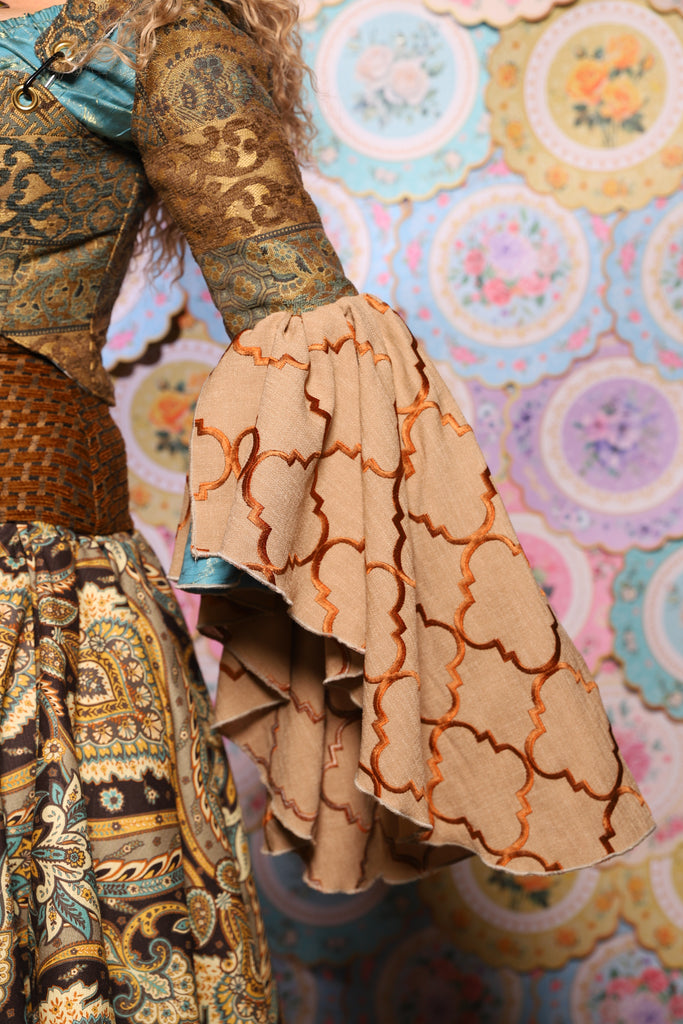 12. Detachable Flounce Sleeves in Relics of Atlantis - The Minerally Mine Collection