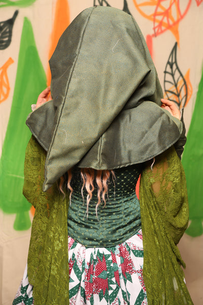 Traveler’s Hood in Circle Dark Moss - Nimble Thimble Collection