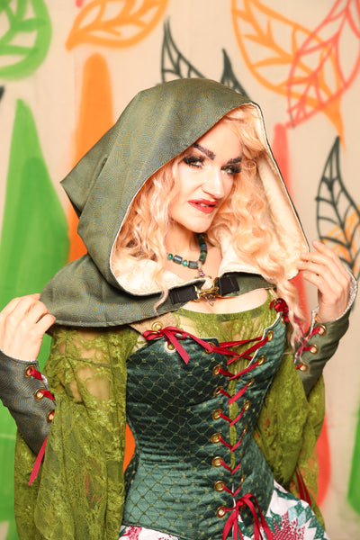 Traveler’s Hood in Circle Dark Moss - Nimble Thimble Collection
