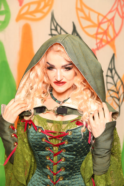 Traveler’s Hood in Circle Dark Moss - Nimble Thimble Collection
