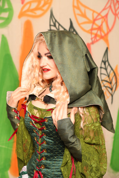 Traveler’s Hood in Circle Dark Moss - Nimble Thimble Collection