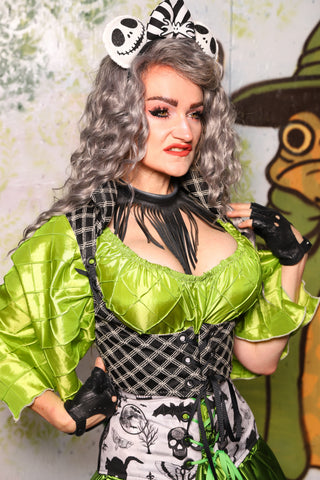 Cropped Vixen in Black Castle Gate - Spooky Saturday Part 4
