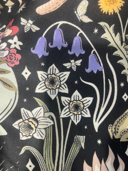 *FREE SKIRT INCLUDED! *Petite Wench in Pitch Black Medallion w/Enchanted Oracle Panels *FREE SKIRT* - Spooky Saturday Part 2