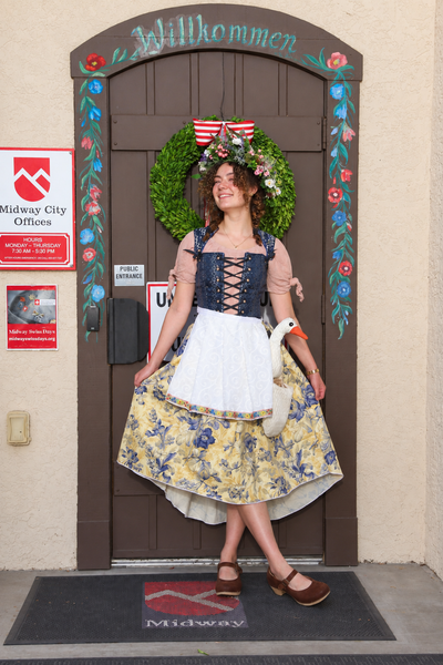 17. Oktoberfest Set #17: Elizabethan Corset + Hobbit Tulip Skirt + Apron *blouse sold separately* - Oktoberfest Sets Collection